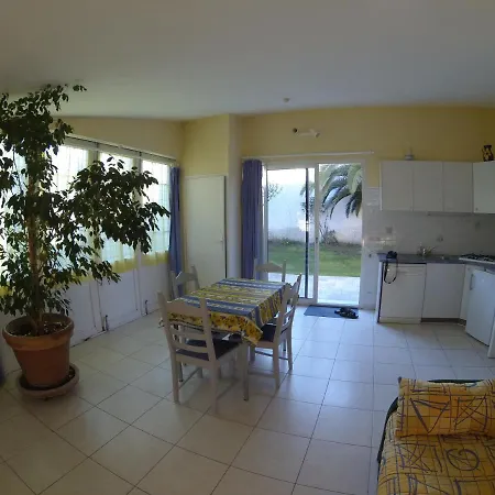 Meuble Pour 1,2,3,4 Pers Avec Piscine à Partager Casa de Férias