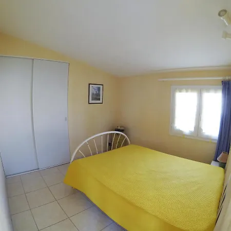 Vakantiehuis Meuble Pour 1,2,3,4 Pers Avec Piscine A Partager Agde