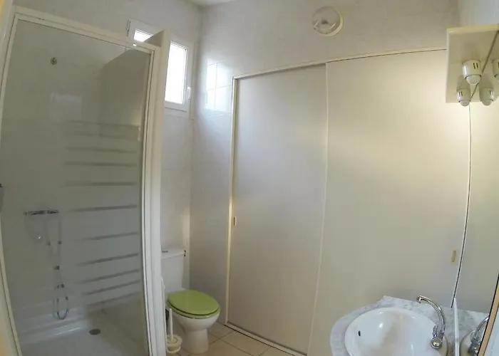 Meuble Pour 1,2,3,4 Pers Avec Piscine A Partager *